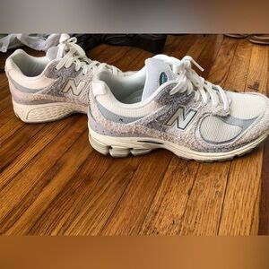 New balance 2002r w8